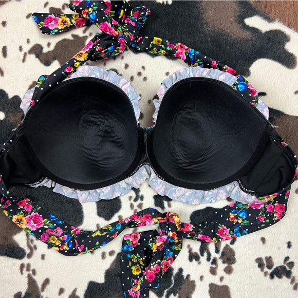 Hot Topic Pin-up Ruffled Swimsuit - Picture 10 of 12